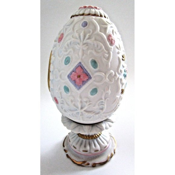 Vintage Lenox  "The Lily Blossom Egg"  1990 with Stand - Bisque Porcelain  4.5" - Picture 2 of 16